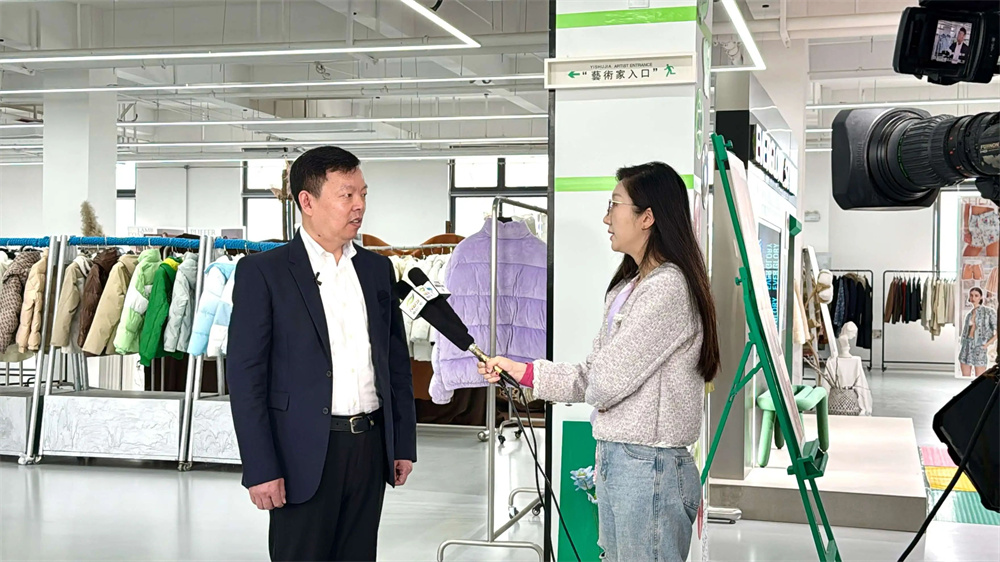 多家媒体走进PA尊龙凯时时尚集团 开展“外贸大省挑大梁”主题采访